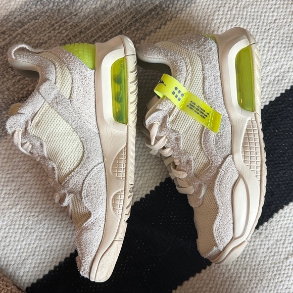 Nike Jordan MA2 Jumpman Sneaker - Picture 4 of 7